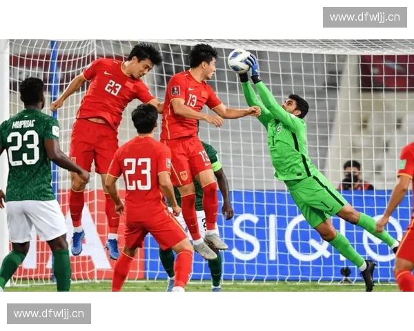 热血赛场再掀高潮球员表现与战术博弈引发全网热议与深度解析